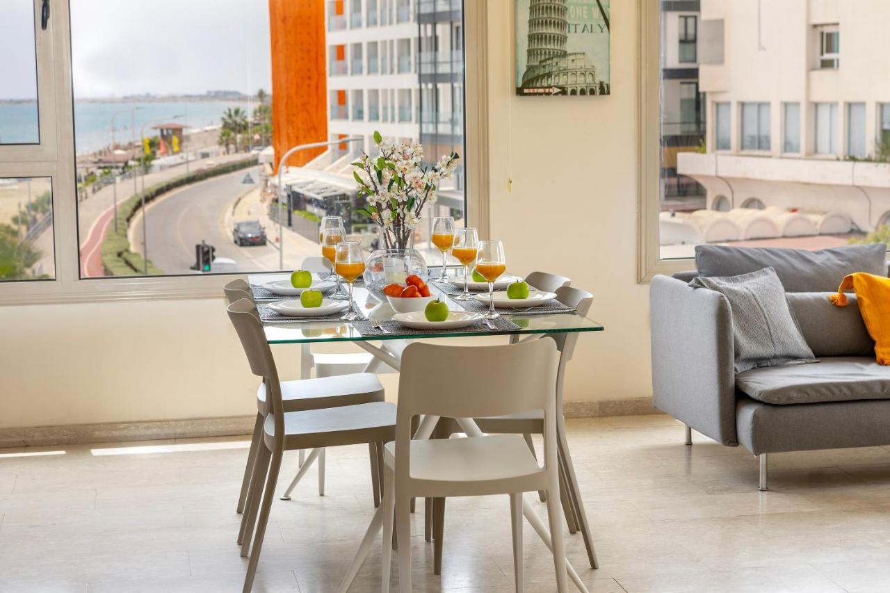 Mackenzie Beachfront Eftyhia Suite Larnaca Ngoại thất bức ảnh