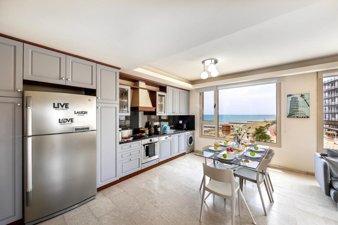 Mackenzie Beachfront Eftyhia Suite Larnaca Ngoại thất bức ảnh