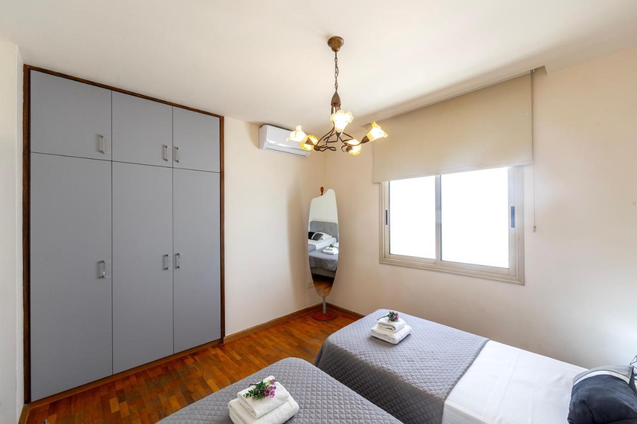Mackenzie Beachfront Eftyhia Suite Larnaca Ngoại thất bức ảnh