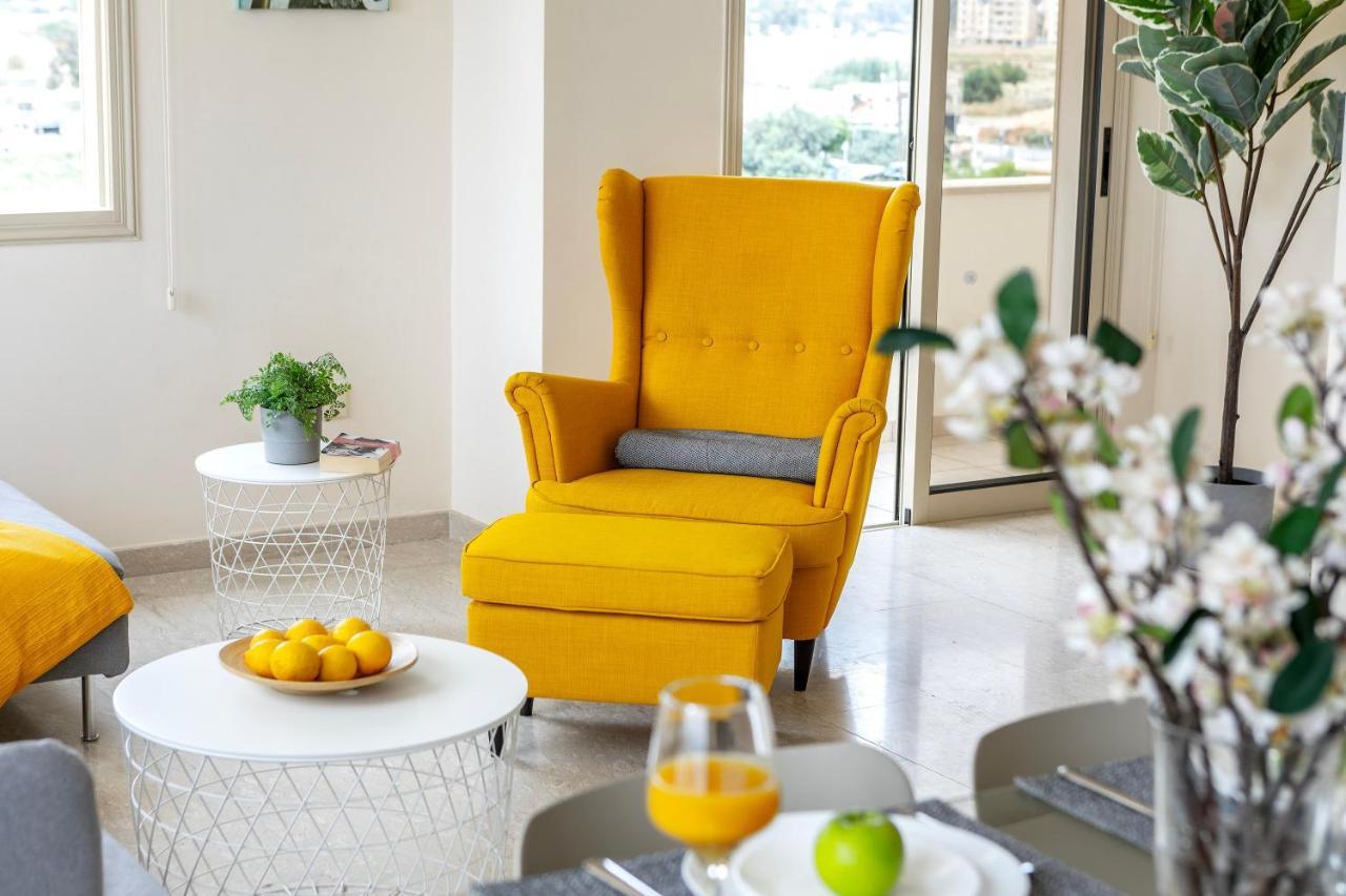 Mackenzie Beachfront Eftyhia Suite Larnaca Ngoại thất bức ảnh