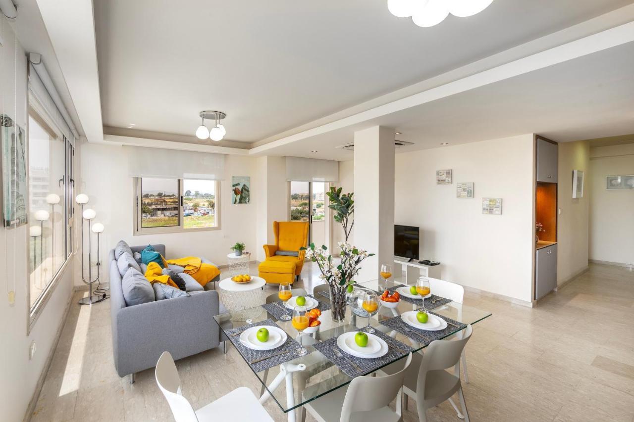 Mackenzie Beachfront Eftyhia Suite Larnaca Ngoại thất bức ảnh