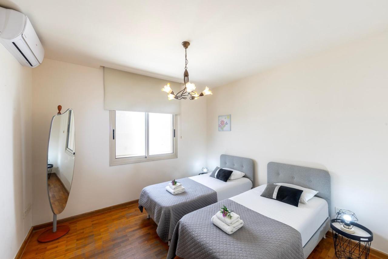 Mackenzie Beachfront Eftyhia Suite Larnaca Ngoại thất bức ảnh