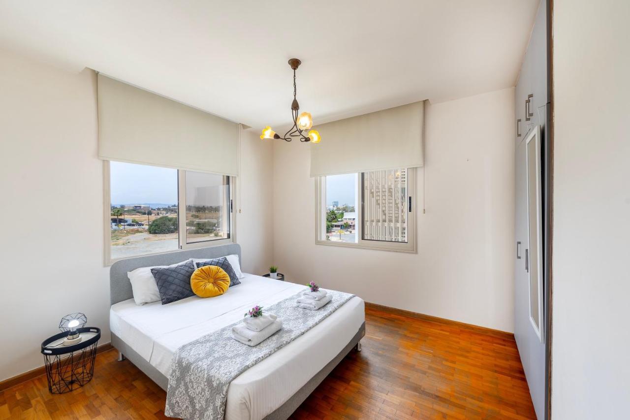 Mackenzie Beachfront Eftyhia Suite Larnaca Ngoại thất bức ảnh
